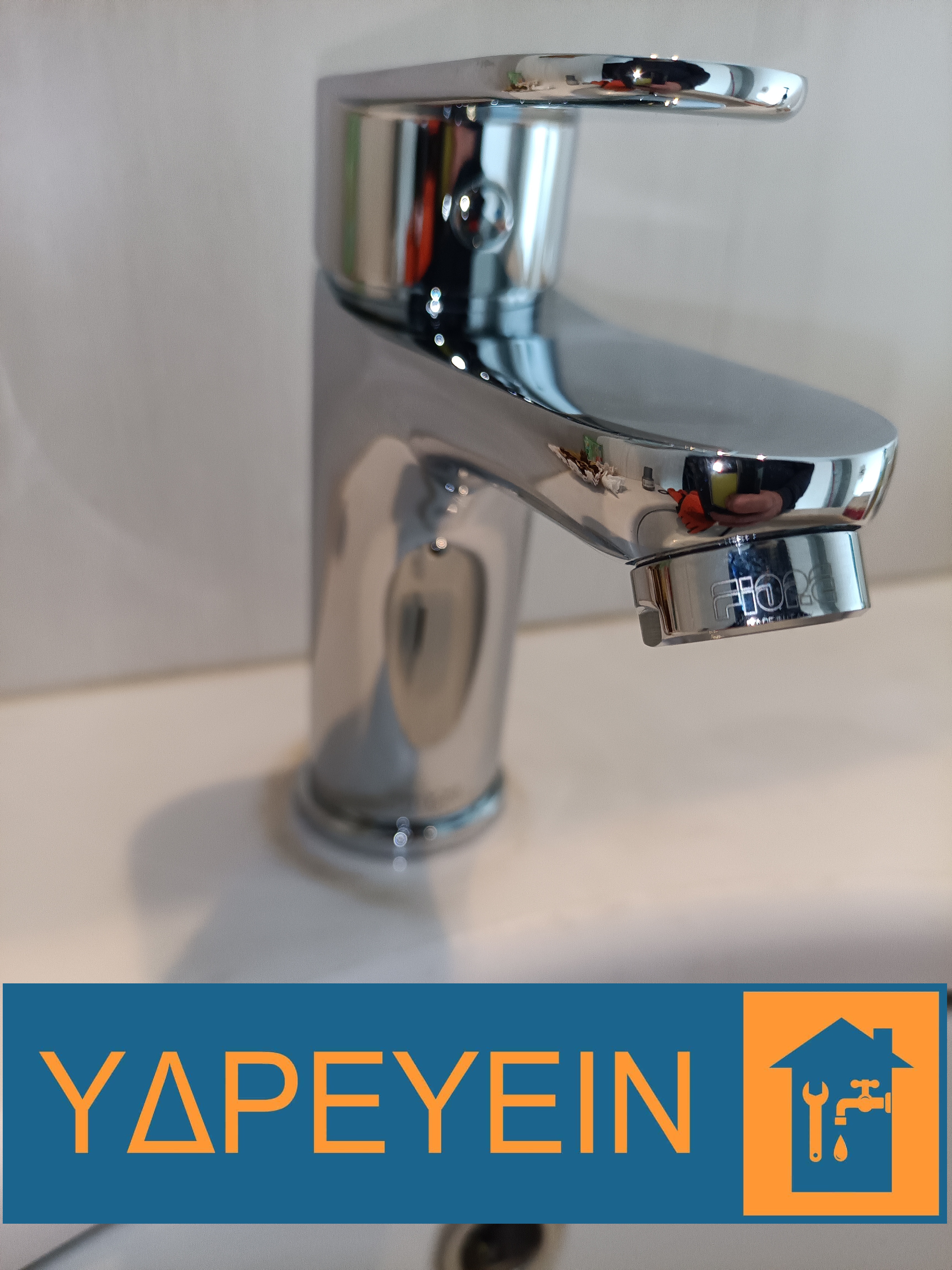 Νέα, γυαλιστερή μπαταρία νιπτήρα FIORE εγκατεστημένη από την ΥΔΡΕΥΕΙΝ